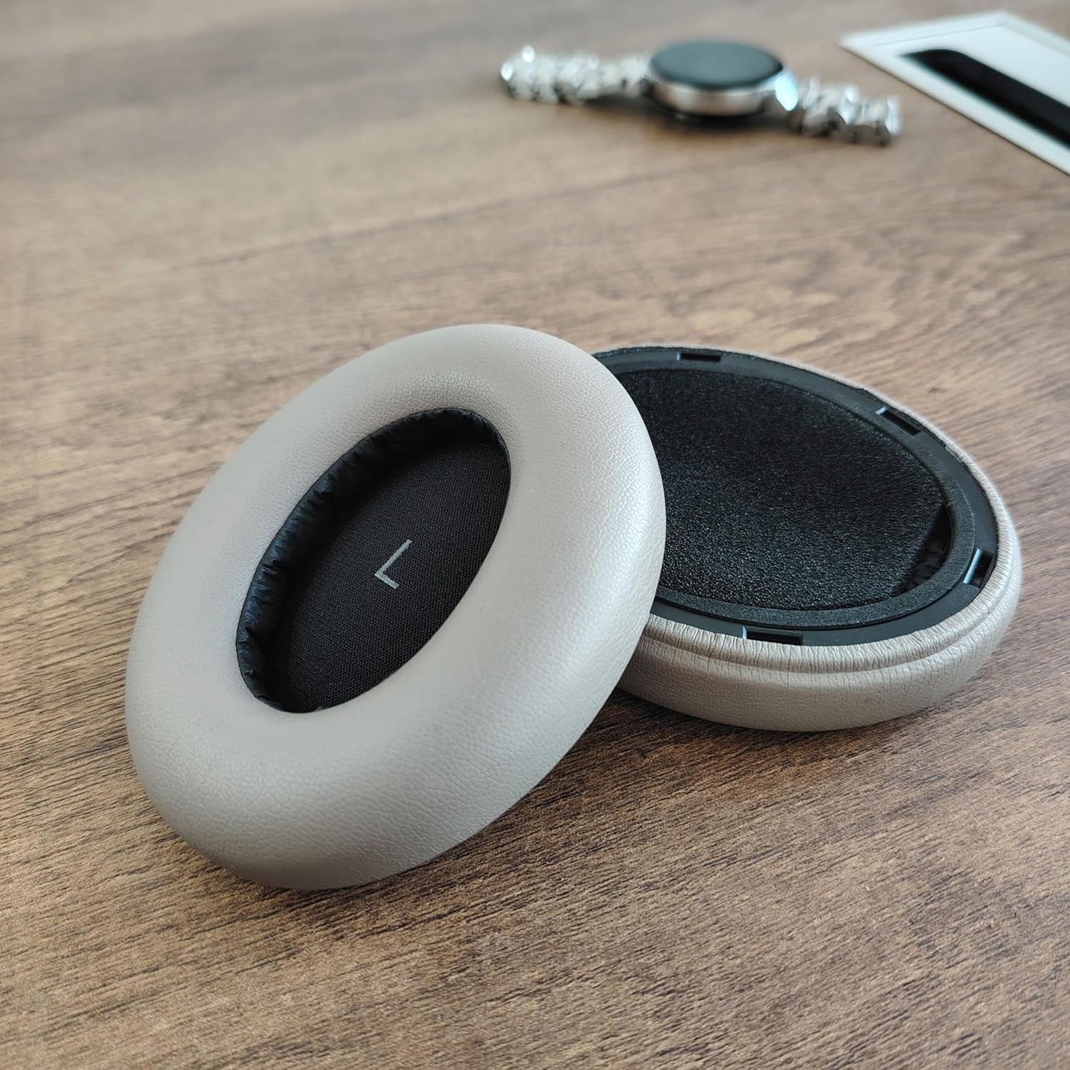 แผ่นรองหูฟังแบบนุ่มพร้อมสายคาด - Sennheiser Headphone Momentum 4 บทวิจารณ์และราคา